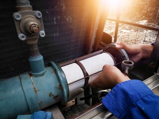 Service of the refrigerant machine, A Technician Instal new refrigerant filters on the chiller...