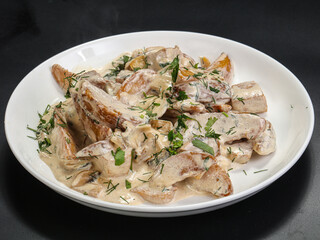 Chicken with potato in cream sauce