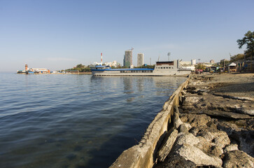 Fototapeta na wymiar pier in the harbor