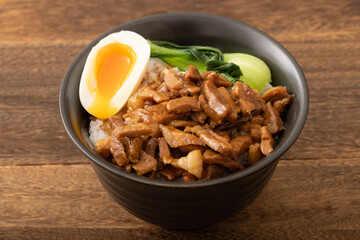 魯肉飯：ルーローハン
