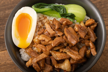 魯肉飯：ルーローハン
