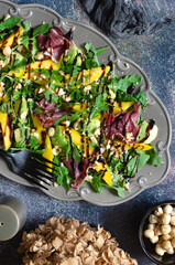 Salad with mango, avocado, arugula and jamon