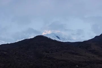 Photo sur Plexiglas Manaslu Snow-capped mountain peaks illuminated by dawn in manaslu Himalayas