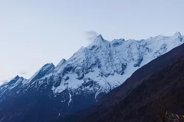 Photo sur Plexiglas Manaslu Snow-capped mountain peaks illuminated by dawn in manaslu Himalayas