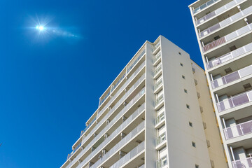 Exterior of high-rise condominium and refreshing blue sky scenery_sky_24