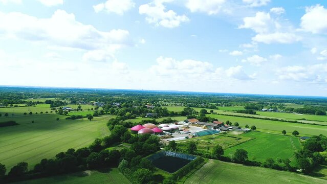 Biogasanlage aus der Luft Perspektive mit einer Drohne aufgenommen
