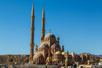 Fototapeta na wymiar Al Mustafa Mosque in the Old Town of Sharm El Sheikh, Sinai peninsula, Egypt