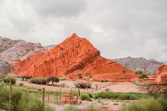 Paseo de los colorados, monta&ntilde;as con tierra arcillosa, hermoso paisaje