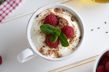 Cottage cheese blended with flax seed oil with berries. Budwig diet.
