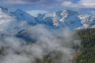 Fototapeta na wymiar Winter landscape of the Rocky Mountains, Rocky Mountain National Park, Colorado, USA