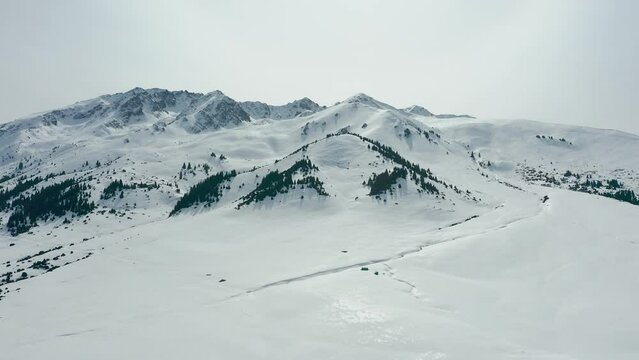 Djergalan, haut lieu du freeride au Kirghizistan