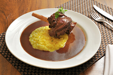 Prato delicioso de cordeiro.