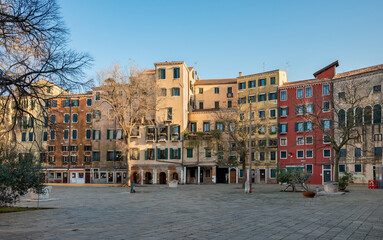 Fototapeta na wymiar Facades of buildings on the Campo del Ghetto nuovo square in the Jewish Ghetto district. Venice, Italy.