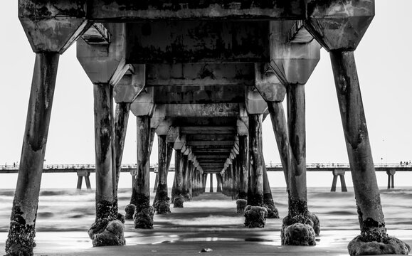 mongagu&aacute; fishing platform in the late afternoon