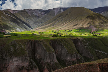 Pampa y valle en el norte argentino