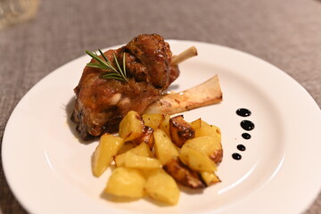 stinco con patate 