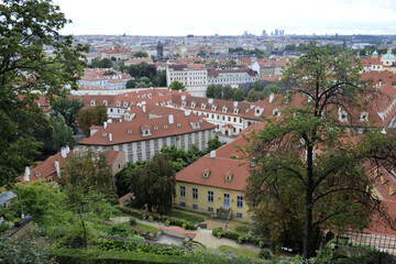 Fototapeta na wymiar Widok z Ogrodu Królewskiego zamku na Hradczanach, Praga, Czechy