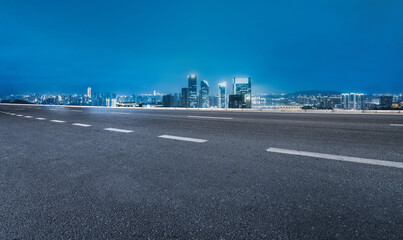 Obraz premium Freeway skyline and financial district modern buildings