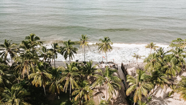 cielos azules, mar de frente, son algunas de las vistas que se tiene cuando se va a Palomino, en la guaira cerca de santa marta en Colombia, es un para&iacute;so de palmas, viento ideal para unas vacaciones.
