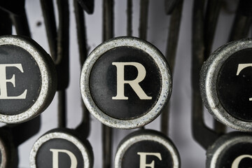 R - old typewriter keys