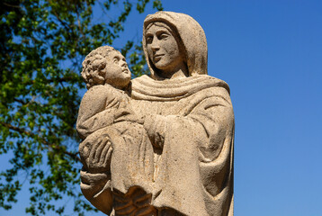 Obraz premium Poland - June 2018: A traditional roadside shrine among the fields, Mary Mother of God