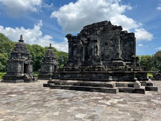 Fototapeta na wymiar ルンブン寺院 プランバナン寺院群 ジョグジャカルタ ジャワ島 インドネシア 東南アジア
