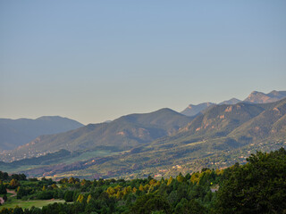 Fototapeta premium The Rugged mountain peaks of the Rocky Mountains near the outskirts of Colorado Springs