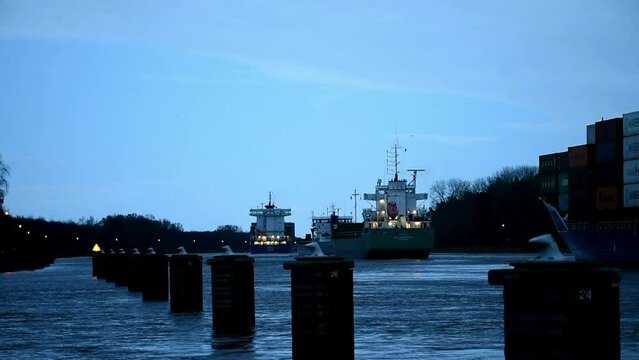 Frachtschiff im Nord-Ostsee-Kanal 