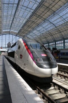 Bordeaux, France &ndash; 2020 : gare de Bordeaux St-Jean train de la SNCF