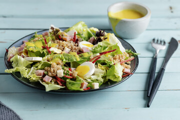 Salad with goat cheese and bulgur