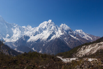 Fototapeta na wymiar View of snow-capped mountain peaks in the Himalayas Manaslu region