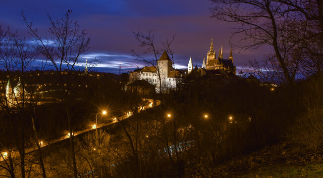 The city and Prague Castle at dusk