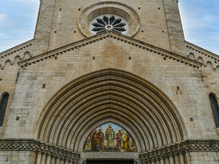 Obraz premium Detail of the façade of the Co-Cathedral of San Siro with the rose window dating back to the 13th century and the prothyrum decorated with a mosaic of more recent times, Sanremo, Imperia, Liguria