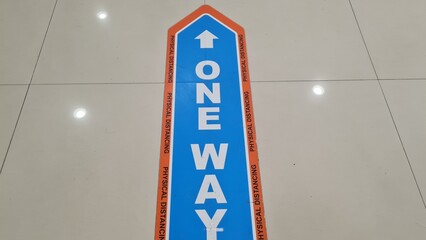 pedestrian lane sign, to set the direction of a pedestrian one-way route in a shopping center