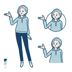 パーカーを着た若い女性が解説しているイラスト