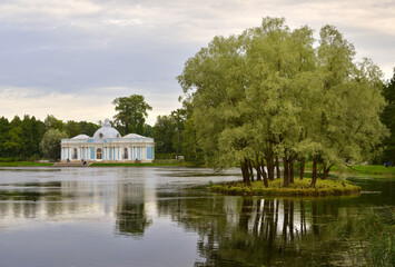 Fototapeta na wymiar Grotto Pavilion in Pushkin