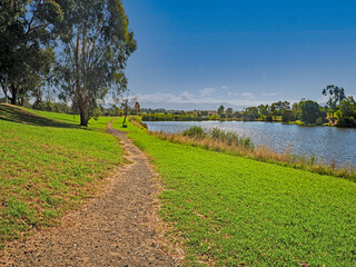 Obraz premium Lakeside Walk
