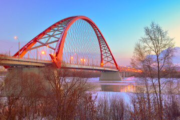 Obraz premium Morning at the Bugrinsky Bridge