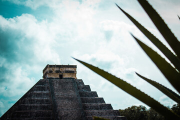 Increíble foto de una piramide en la zona arqueologica de chichen itza