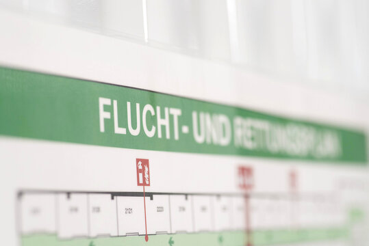 Nahaufnahme von einem Fluchtplan und Rettungsweg