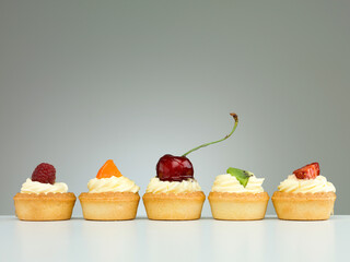 tart arranged in line