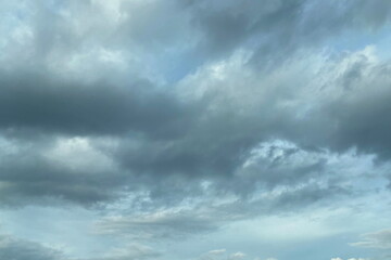 Obraz premium 奈良県の青空と雪雲