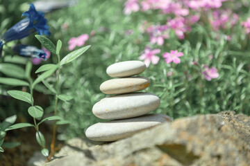 Obraz na płótnie Canvas balancing pile of pebble stones, like ZEN stone