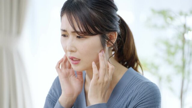 60p　顎関節症・顎・痛み・女性