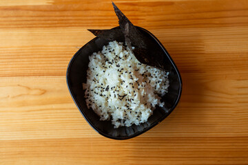 boiled rice in a black plate on the table 