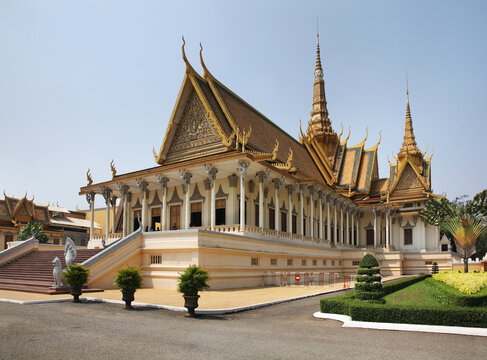 Throne Hall (Preah Tineang Tevea Vinnichay Mohai Moha Prasat) at Royal Palace (Preah Barum Reachea Veang Nei Preah Reacheanachak Kampuchea) in Phnom Penh. Cambodia