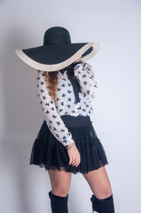Femme au chapeau