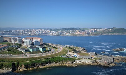 Naklejka na ściany i meble La Coruña, España. Ciudad costera gallega donde destaca su impresionante Torre de Hércules. 