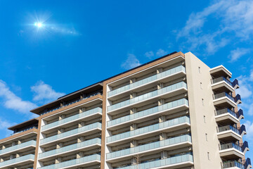 Exterior of high-rise condominium and refreshing blue sky scenery_sky_50