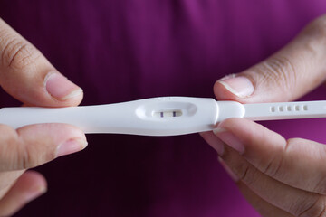  women holding Pregnancy test kit with positive result 